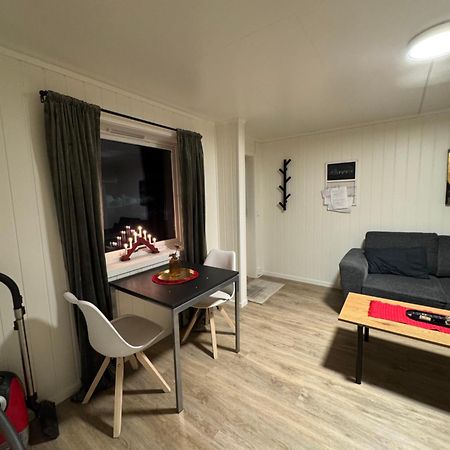Liten Eldre Og Koselig Studiohybel Svolvær Exterior foto
