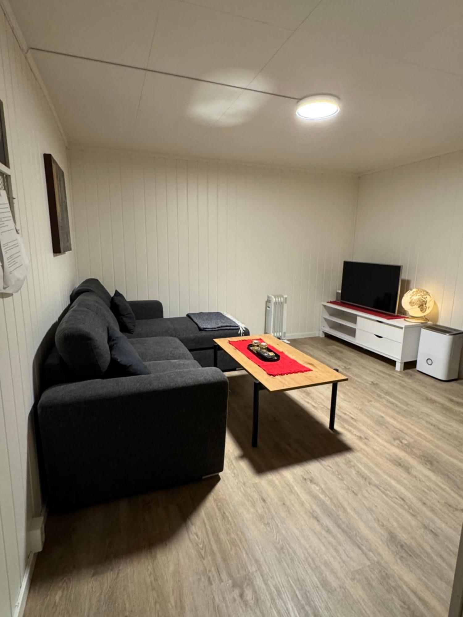 Liten Eldre Og Koselig Studiohybel Svolvær Exterior foto