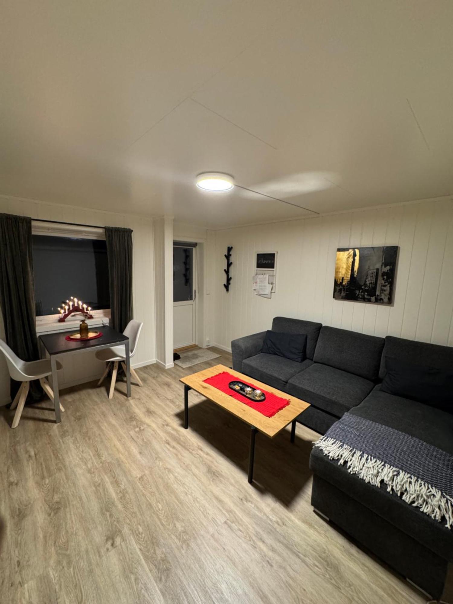 Liten Eldre Og Koselig Studiohybel Svolvær Exterior foto